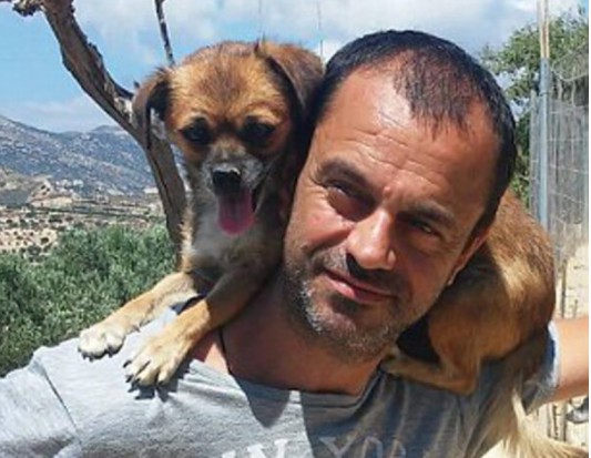 Theoklitos Proestakis, dentysta który prowadzi na Krecie schronisko dla psów (fot. Facebook) Dentysta prowadzi schronisko dla psów