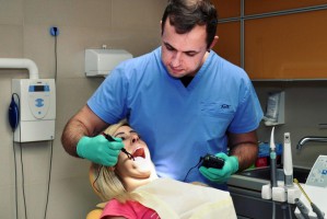 Nowy sposób znieczulania w Gliwicach, fot. Dentysta Prąd zablokuje ból