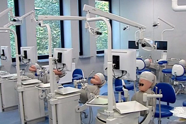 CSM w UM w Białymstoku (sala stomatologii) UM w Białymstoku: startuje centrum symulacji medycznej