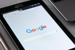Pacjent wyedukowany na Google bywa trudny (fot. pixabay) Jak dentysta powinien spierać się z dr Google