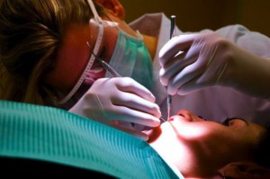Brak używek na co dzień i dobre geny pacjenta to gwarancja trwałości pracy dentysty (fot. pixabay) Trwałość wypełnień zależy od genów i stylu życia, a nie od materiału stomatologicznego