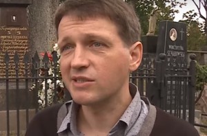 Dariusz Żybort - cmentarz na Rossie (źródło: You Tube) Dariusz Żybort - dentysta i działacz Polskiego Stowarzyszenia Medycznego na Litwie