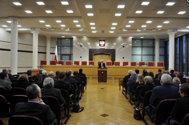 TK wyrokuje (źródło: biuro TK) Wynagrodzenia rezydentów do Trybunału Konstytucyjnego