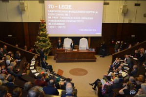 70-lecie Szpitala Klinicznego nr 1 PUM w Szczecinie (źródło: FB Ryszard Mićko) W Szczecinie wszczepiono staw skroniowo-żuchwowy