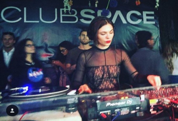 Nina Kraviz (fot. Instagram) Dentystka najlepszą na świecie DJ-ką