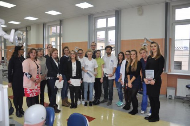 Zawody stomatologiczne w Szczecinie (fot. dr Włodzimierz Dura) Oklaski dla mistrzów Polski w zawodach stomatologicznych