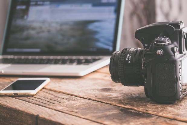 Zasady tworzenia krótkiego filmu reklamowego (fot. pixabay) Jak dobrze zrobić film reklamujący praktykę na YouTube