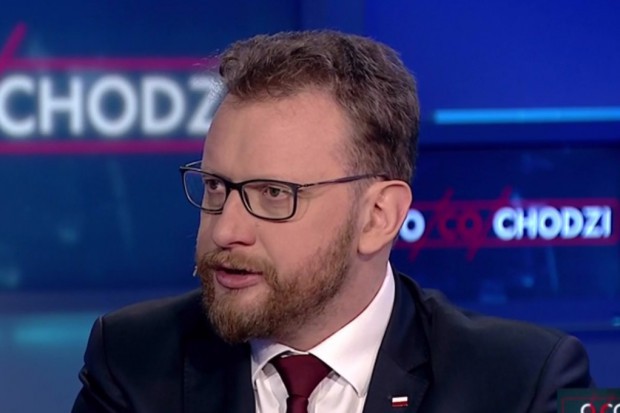 Minister zdrowia Łukasz Szumowski (fot. TVP Info/PTWP) Minister zdrowia: za wzrost wynagrodzeń czasowe zobowiązanie do pracy w Polsce
