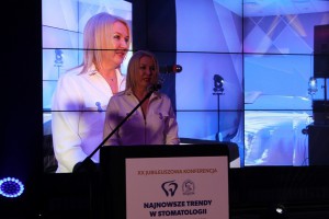 Prof. Marzena Dominiak podczas konferencji Nowoczesne Trendy w Stomatologii Prezydent PTS mówi „aaa”