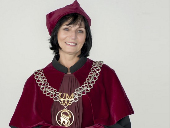 Prof. Małgorzata Radwan-Oczko (źródło: UM we Wrocławiu) Małgorzata Radwan-Oczko z nominacją profesorską