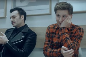 Wampir u dentysty Eurobank promuje się u dentysty