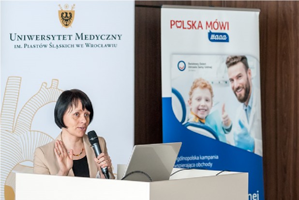 dr Katarzyna Herman z Katedry i Zakładu Stomatologii Zachowawczej i Dziecięcej UM we Wrocławiu (foto: UM we Wrocławiu) UM we Wrocławiu „Uruchamia Dzieciaki”