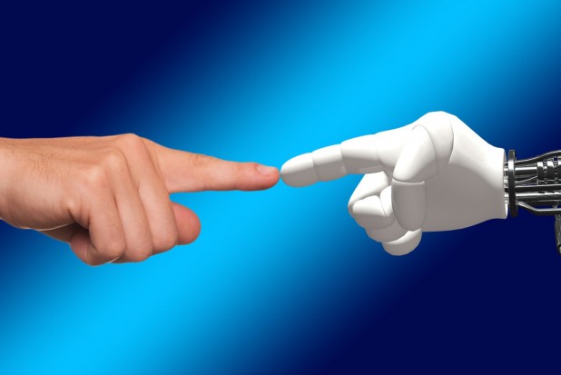 Jest tylko kwestią czasu, gdy w codziennym użyciu będą roboty stomatologiczne (fot. pixabay) Pacjencie czy chcesz, by twojego dentystę zastąpił robot?
