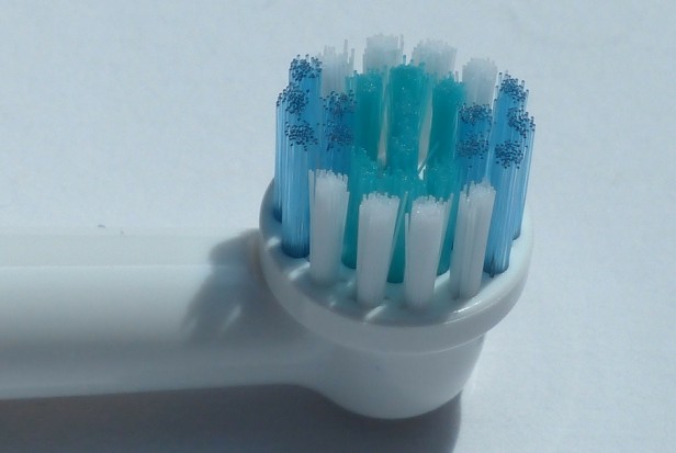Szczoteczka - podmiot pożądania (foto: pixabay) Dentysta albo fryzjer?