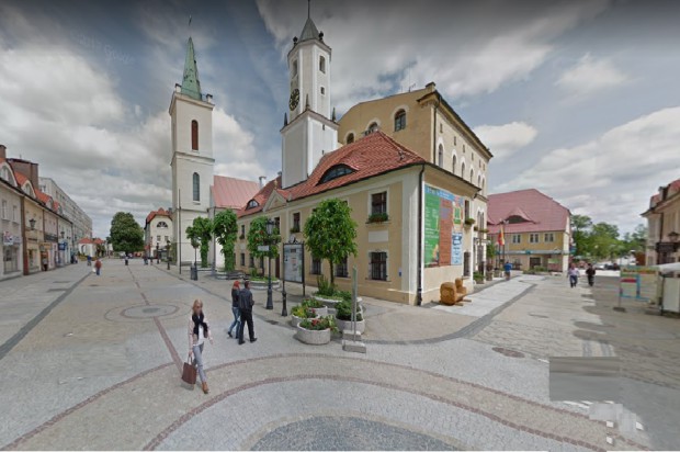 Polkowice rynek (źródło Google Maps) Polkowice: stomatologiczna możność na oceanie niemożności