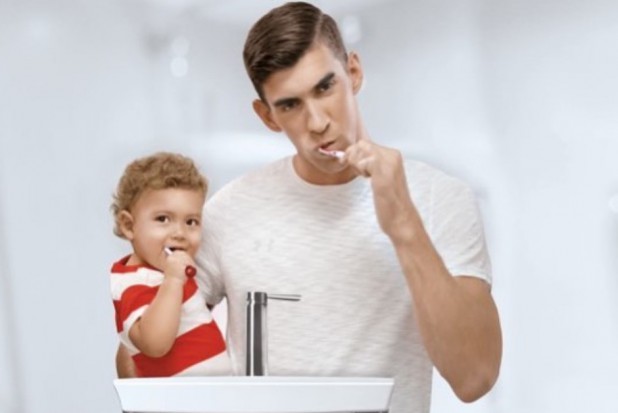 Phelps promuje oszczędne w wodę mycie zębów (fot. Instagram) Michael Phelps myje zęby i oszczędza wodę