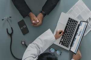 E-zwolnienia mają ułatwić pracę lekarza (fot. pixabay) Śląska Izba Lekarska: radzi jak wystawić e-ZLA na PUE ZUS