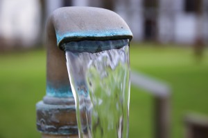 Rośnie liczba badań dowodzących braku szkodliwości fluoryzowanej wody (fot. pixabay) Długofalowe skutki wody fluoryzowanej przebadane raz jeszcze