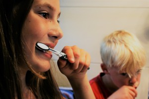 Podsumowanie profilaktycznego programu FDI "Brush Day and Night" (fot. pixabay) Jak dzieci nauczyć zębów mycia