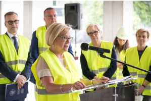 Uroczystość wmurowania aktu erekcyjnego (foto: Michał Teperek Dział Fotomedyczny WUM) Centrum Stomatologii WUM ruszy za 17 miesięcy