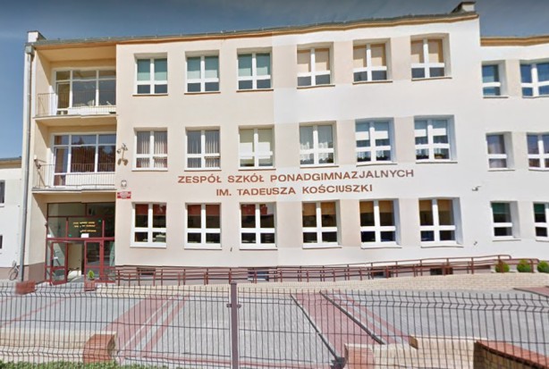 Zespół Szkół Ponadgimnazjalnych im.. T. Kościuszki w Łobżenicy (źródło: Google Maps) W Łobżenicy o gabinetach stomatologicznych w szkołach