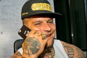 Popek w całej okazałości (źródło: FB) Popek sprzedaje na pniu złote szczęki