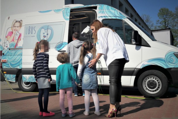 Program dentobus w realizacji (foto: CM Corten Medic) Dlaczego krytykowanie dentobusów nie ma sensu – idea