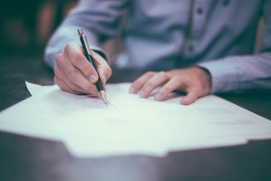 Formalności przy rezydenturach (foto: pixabay) Umowy rezydenckie: MZ podaje wszystkie formalności od a do z