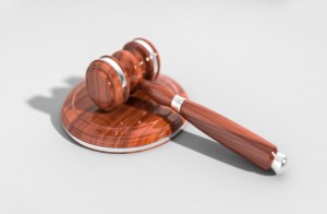 Gdy dentysta nie nadaje się do wykonywania zawodu Sąd bierze w obronę dentystę, którego wykluczyli z zawodu koledzy
