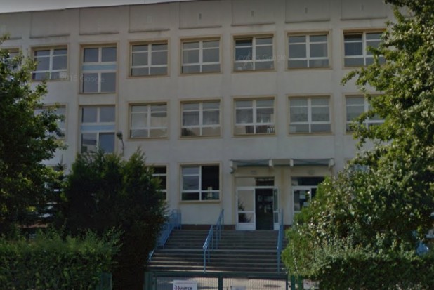 Szkoła Podstawowa nr 17 przy ul. Wieczystej we Wrocławiu (źródło: Google Maps) Wrocław: pierwszy z grupy gabinetów szkolnych
