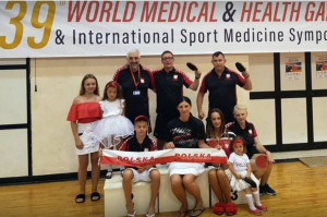 Medaliści w tenisie stołowym (źródło: FB Jarosławia) Stomatolog tenisistą stołowym na medal