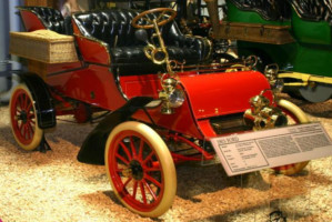 Ford dentysty z Chicago (źródło: Wikipedia) Dentysta właścicielem pierwszego seryjnego samochodu na świecie