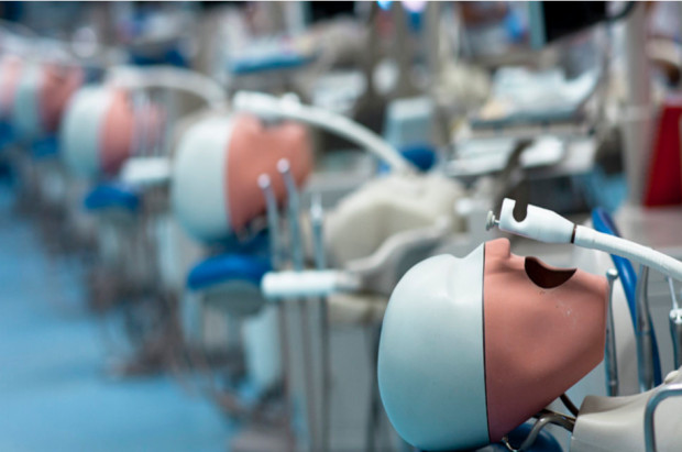 Stomatologia XXI w. fantomy nie wystarczą (foto: flickr) O studiach stomatologicznych. Będą problemy.