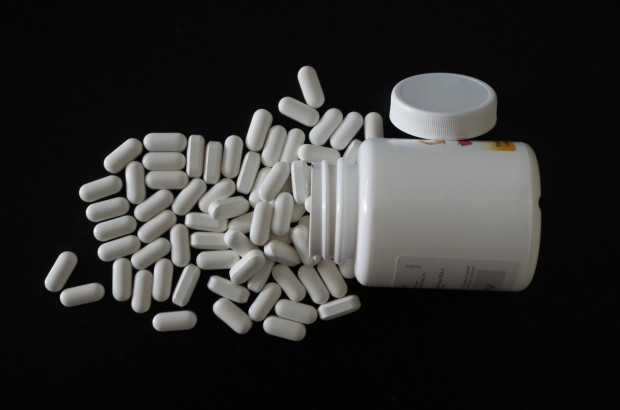 W Stanach Zjednoczonych dentysta przepisujący bez uzasadnienia opioidy stanął przed sądem. (fot. pixabay) Dentysta, który przepisywał opioidy, stanął przed sądem