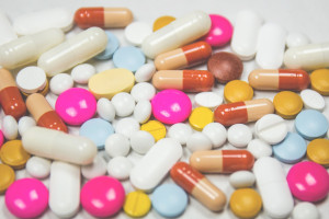 (fot. pixabay) Dentyści z sezonową skłonnością do przepisywania antybiotyków