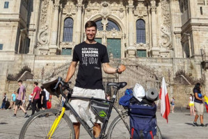 Tomasz Juźków u celu podróży (źródło: FB) Student stomatologii ma w nogach 3679 km pielgrzymki