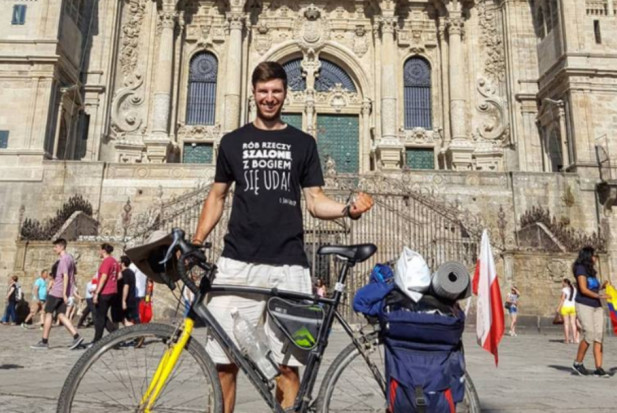 Tomasz Juźków u celu podróży (źródło: FB) Student stomatologii ma w nogach 3679 km pielgrzymki
