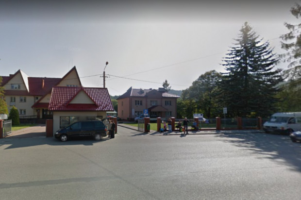 Laskowa w pow. Limanowa (źródło: Goole Maps) Ile za 1 mkw. gabinetu dentystycznego na prowincji