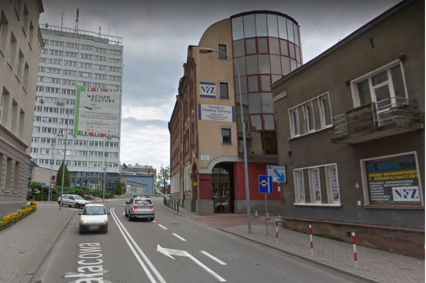 Dentobus w Białymstoku (źródło Google Maps) Dentobus oczekuje na dzieci w... Białymstoku