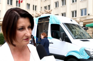 Elżbieta Ptak dyrektor regiony Lux Med Dentobus rozpoczyna rok szkolny