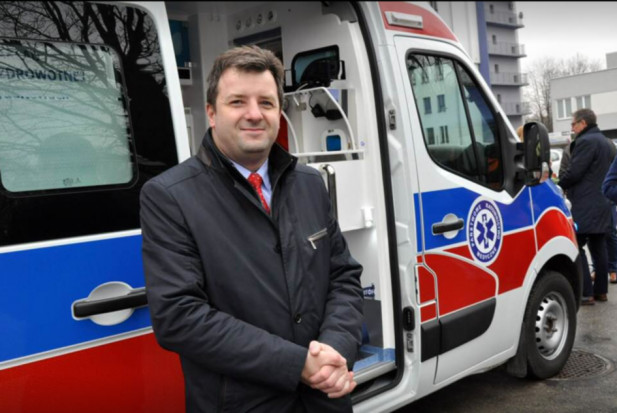Poseł Krzysztof Sitarski (źródło: FB) Poseł zajął się lojalką oferującą pieniądze za pracę w Polsce
