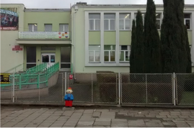 Kłodzko Szkoła Podstawowa nr 2 - miejsce pobytu dentobbusu przez 10 dni (źródło: Goole Maps) Dentobus okopany w powiecie kłodzkim