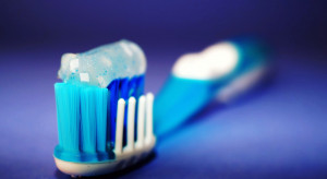 Czy pasta do zębów hamuje narastanie płytki nazębnej?