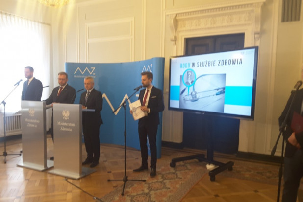 Minister zdrowia Łukasz Szumowski przedstawia przewodnik po RODO RODO: Ministerstwo Zdrowia wyjaśnia jak postępować z pacjentami