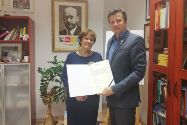 prof. Dorota Olczak - Kowalczyk wiceprezes PTSD i Marek Michalak Rzecznik Praw Dziecka PTSD dziękuje i zaprasza Rzecznika Praw Dziecka