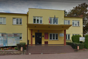 Urząd gminy i miasta w Ćmielowie (foto: Google Maps) Dentysta w szkole: gmina Ćmielów idzie za ciosem