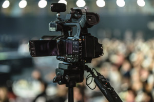 Dentysta uhonorowany nagrodami dla filmowców (fot. pixabay) Dentysta - filmowiec