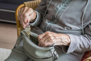 Coraz więcej wiadomo o związkach chorób przyzębia i chorób neurodegeneracyjnych (fot. pixabay) Przewlekła choroba przyzębia a choroba Alzheimera