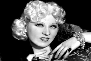 Mae West pojawiała się na planie filmowym w licówkach projektu dr Pincusa (fot. pixabay) Hollywood - światowe praźródło stomatologii estetycznej