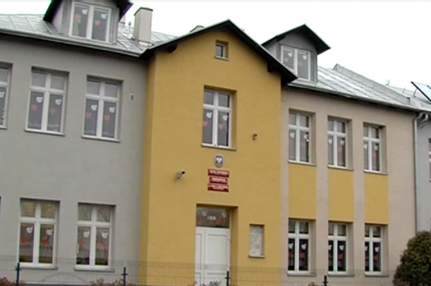 Szkoła podstawowa w Posadzie Górnej z gabinetem dentystycznym Na Podkarpaciu w dwóch na sto placówek oświatowych jest gabinet dentystyczny